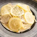 ゴルゴンゾーラと豚肩ロースのレモンクリームソースパスタ（SALON AKARI）