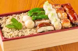 人気！そぼろ焼鳥重（鶏鬨 本店）