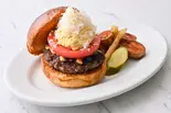 テディバーガー(フレンチフライ付き)Teddy Burger with French Fries（TEDDY BROWN テディブラウン広尾）