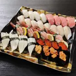 おまかせ特上握り 32貫(1人前×4)（魚河岸のすし えびす 水道筋店）