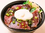 カツオのたたきトロロ丼 (107)(魚丼 武蔵新城駅南口店)