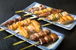 おまかせ10本盛り合わせ(比内地鶏炭火焼ひない)