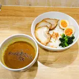 DX魚介豚骨ポークカレー(フライドオニオン、ほうれん草、味玉1個、豚チャーシュー3枚)（ラーメン屋が本気でカレー作ってみた。）
