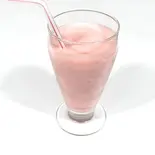 いちごラッシーSTRAWBERRY LASSI（インドネパールレストランサファル）