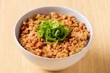 華味鶏そぼろごはん（小）（うどんと肉 角立 西新店）
