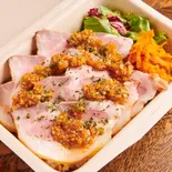 ローストポーク丼(ジンジャーソース)（～フランスで人気の塊肉ステーキの名店～ 肉ビストロ サクレフルール日本橋）