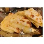 ハニーチーズナン/Honey Cheese Naan（インドレストランカナ・カジャ御徒町 KHANA KHAZA）