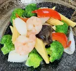 イカとブロッユリー塩味炒め（中華料理 錦園）