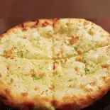 ガーリック チーズ ナン Garlic cheese naan（韓国料理YogiYo＆ネパール・インド料理EVEREST KITCHEN）