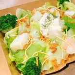 グリーンサラダ Green salad〈※一部サステナブル容器使用〉（《"炭火薫る"焼き鳥丼》Satay-サテー-）