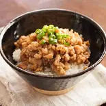 ゆず香る塩そぼろミニ丼（焼鳥居酒屋ポロロ）