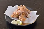 中津の唐揚げ（もつ鍋X九州おつまみ くすお千葉店）