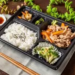 豚の生姜焼き弁当(ご飯大盛り)（手作り弁当 のみくいカラオケ ファイン）