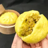 【イチ押し】カレー黒豚饅 1個（SHIMBASHI 15○ SL広場前店）