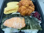 焼きしゃけと鶏唐揚げだし巻きたまご弁当（和惣弁NaNacy）