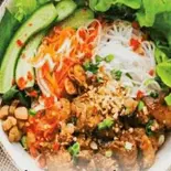 BÚN THỊT NƯỚNG 焼き豚の混ぜブン（ベトナム料理BIEN XANH QUAN）