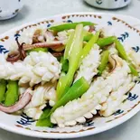 西芹炒八爪魚 (八爪色のセロリ炒め)（中国料理 壺家大排档）
