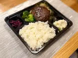 ハンバーグ弁当（多国籍料理居酒屋なんでやねん）