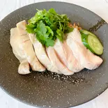 (ももとむね両盛)パクチー増し増しカオマンガイ/ Khao mangai avec plus de pak choi(ガパオライス 【パットガパオムーサップ ターペ TOKYO】&カオマンガイ 錦糸町店/GAPAORAISU PATTOGAPAOMUSAPPUTAPE)