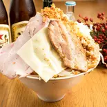 デカ盛り汁なし豚そば【チーズ】（ニク×ト×ソバ 本店）