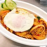 ガパオ炒飯(シーフード)+目玉焼き ข้าวกะเพราทะเลคลุก+ไข่ดาว(PINTO)