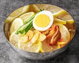 名物！盛岡式自家製檸檬冷麺(ガーリック)（厳選黒毛和牛の肉丼 日吉店）