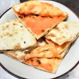 フルーツナン/mixed fruit with cheese and coconut（【ドバイ5ッ星ホテル出身シェフの店】インドネパール料理ダイニングバー ジョティ）