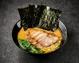 チャーシューメン(チャーシュー4枚、ほうれん草、薬味ネギ、海苔3枚)（横浜家系ラーメン まこ家 大森店）