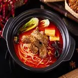 红烧牛肋条米线(销量第一)麻辣牛ショートリブの煮込み米線(注文数ランキング1位)※辛さ:3（天府李米線 TINA'S NOODLE KITCHEN）