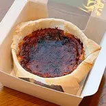 ベイクドチーズケーキ[ホール12㎝]Baked cheese cake（QUON RIVER TERRACE）