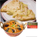 人気バターチキンカレ+チーズナン- Butter chicken curry with cheese Nan only ( サラダついてないです)（インド＆タイ料理スマイル Indian ＆ Thai restaurant ＆Bar~Smile）