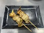 鶏皮串 2本(海鮮丼、焼き鳥、唐揚げ専門店 大越)