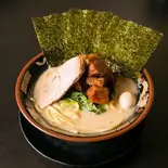 濃厚豚骨角煮ラーメン（横濱家系ラーメン 神山 松屋町店）
