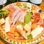 生ハム&チーズ盛り合わせ(4~6名様用) 【2日前までに予約】(神田ワイン食堂パパン)