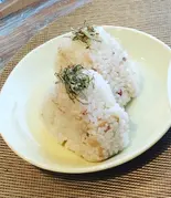 日替わりおにぎり(中の具材は日替わり)（Lian Laso）