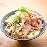 デカ盛りチャーシュー2種あいがけ丼（ニク×ト×ソバ 本店）