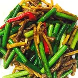 ニンニクの芽と牛肉炒め（皆来）