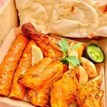 タンドリーチキンボックス ナン付 2~3人前、Tandoory Chicken Box&Nan(インド料理 SURYA 中目黒店)