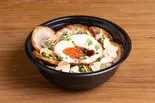 絶品！焼豚玉子飯 揚げニンニク乗せ ラージ（グリルかまくら）