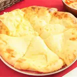 おつまみ人気NO.1！！チーズナン Cheese Naan（フルバリ 亀戸店）