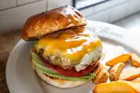 【QCB】(白金店限定)クアトロチーズバーガー Quatro Cheese Burger with French Fries（BurgerMania白金店）