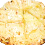 はちみつチーズナン Honey Cheese Naan（インドネパールビリヤニカレー創作料理サムジャナ）