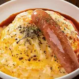 炙りチーズトマトオムライス＆粗挽きソーセージ（とろとろオムライスのオムタマ亭 福岡早良店）