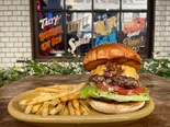 チリチーズバーガー 【CHILI CHEESE BURGER】（創業21年プレミアムバーガーの店 UNCHAIN DINER）