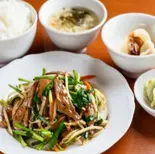 ニラレバ炒め定食(四川麻辣火鍋 天府 関内店)