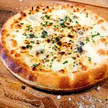 4種のチーズのピザ（Cafe Dining MIYOSHI）
