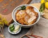 秘伝スパイスの～からあげ丼（銀座創業40年老舗そば屋「多吉」）