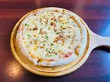 飴色のゴルゴンゾーラのピザ(インドネパール料理ガールアガン)