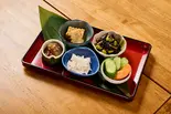 おすすめ！季節のお惣菜4種盛り（パーラー躙口）