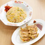 炒飯、博多一口餃子8個セット Fried Rice and Bite-Sized Hakata-Style Gyoza Dumpling (8) Set（長浜ナンバーワン東京大岡山店）